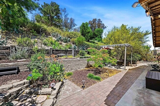 Building Photo - 462 Dewane Dr