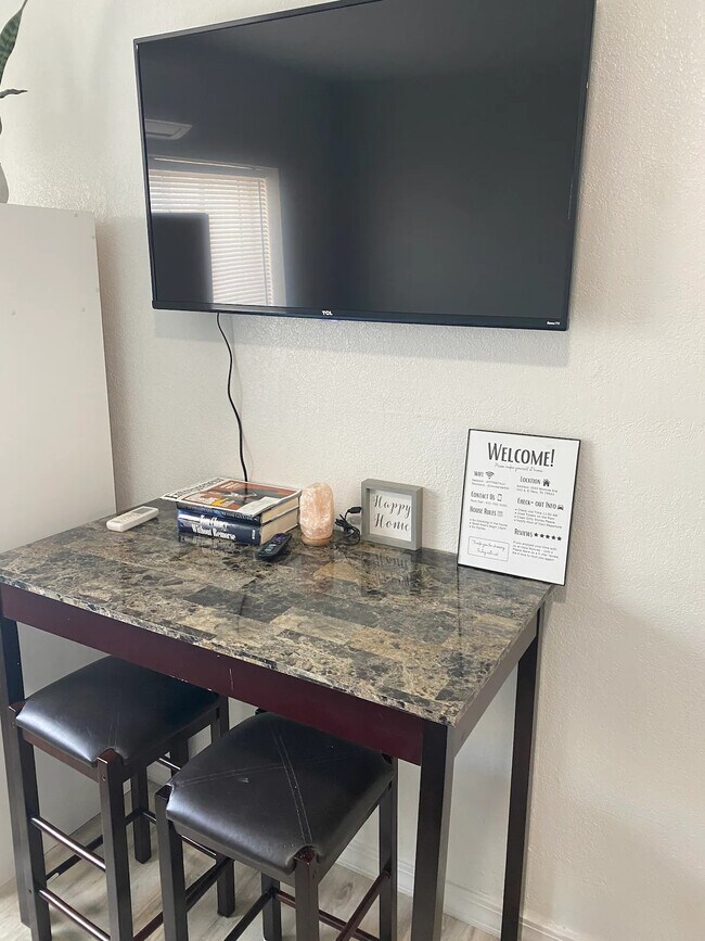 Escritorio de trabajo - 3831 Monroe Ave