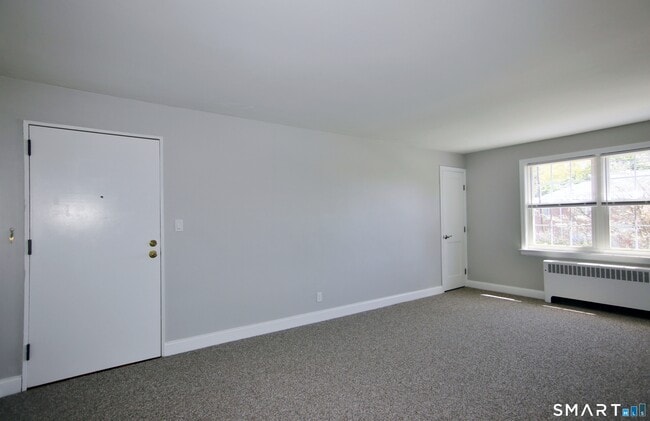 Building Photo - 6 Revere Dr