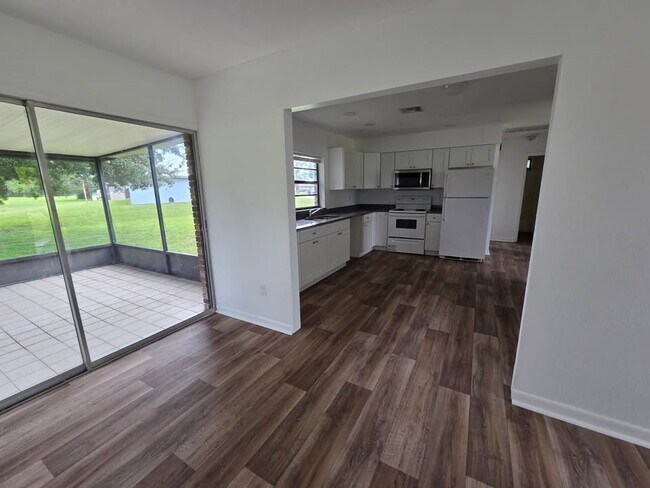 Foto del edificio - 7208 Spring Hill Rd