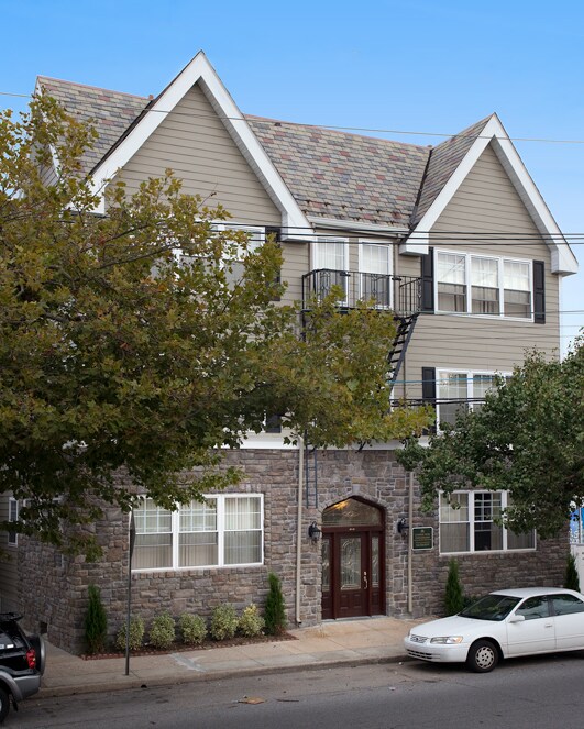 Fairfield West Broadway At Hewlett Apartments in Hewlett, NY