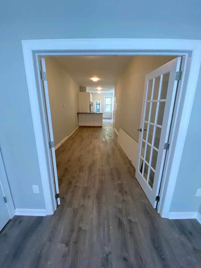 Foto del edificio - 323 Grand St