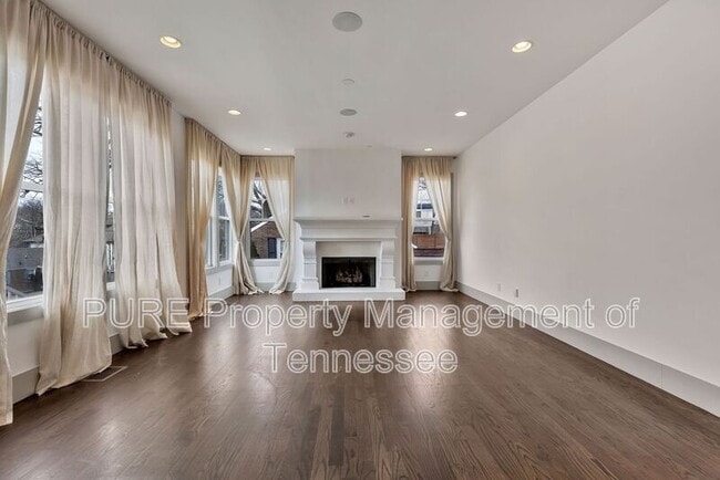 Building Photo - 3211 Overlook Dr