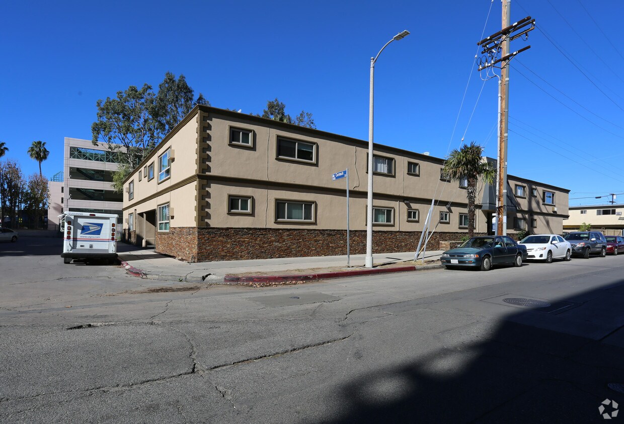 5255 Blakeslee Ave, North Hollywood, CA 91601 Apartments North