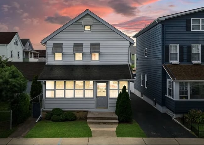 Building Photo - 32 Major St