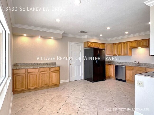 Building Photo - CHAIN OF LAKES HOME with fantastic views!
