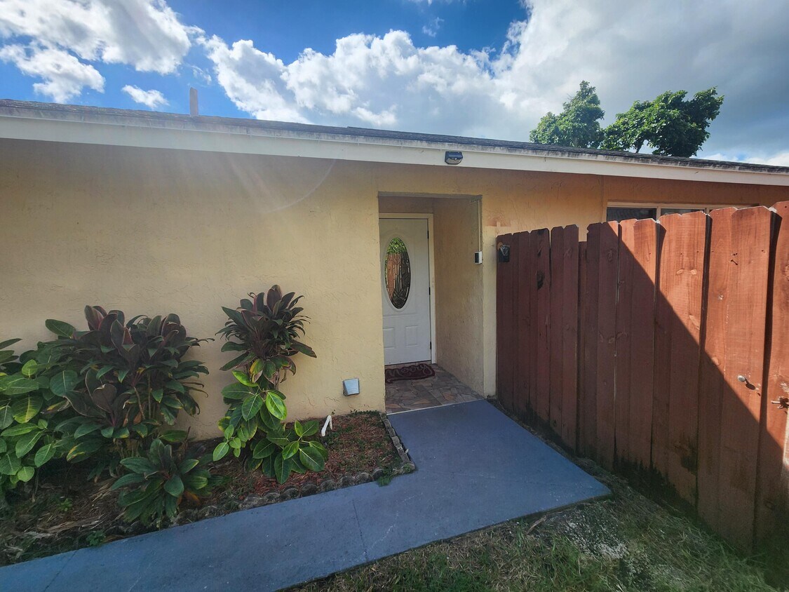 Foto principal - 1455 Longarzo Pl