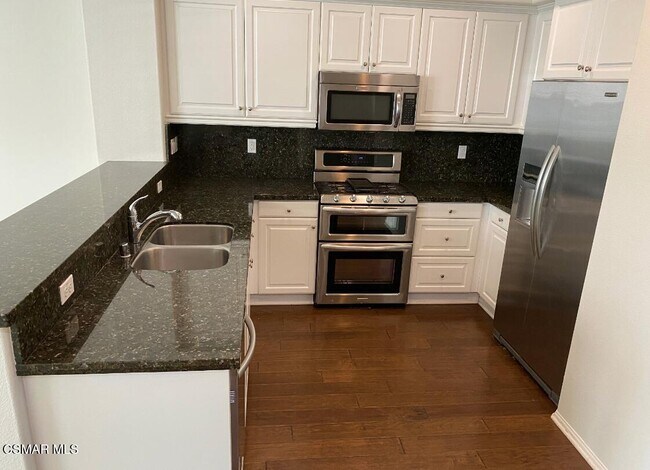 Foto del edificio - 2234 Rolling River Ln