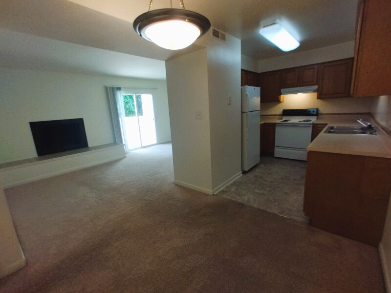 Primary Photo - 600 Reusens Rd