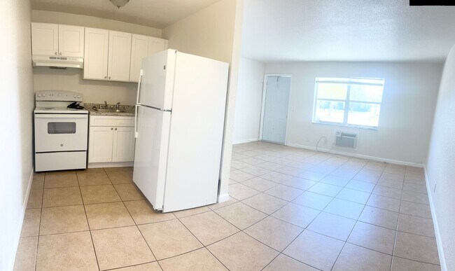 Foto del edificio - 1540 Blue Heron Blvd