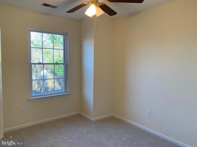 Foto del edificio - 5042 Kenilworth Ave