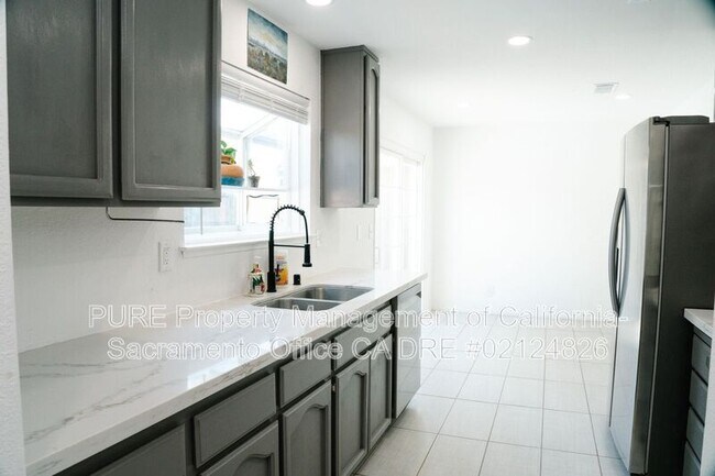 Building Photo - 887 Maplegrove Way