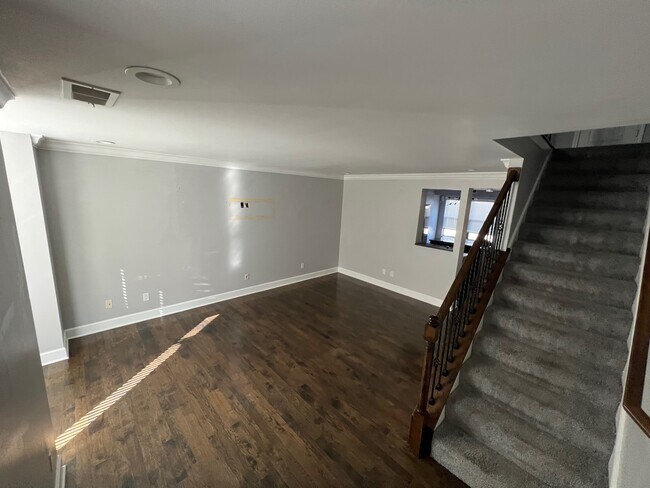 Foto del edificio - 516 W 10th St
