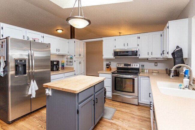 Building Photo - Beautiful Briargate Home on a Spacious Cor...
