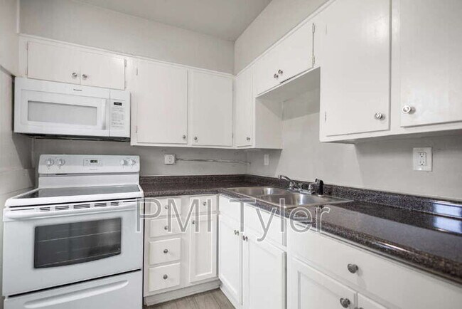 Foto del edificio - 1806 W Oakwood St