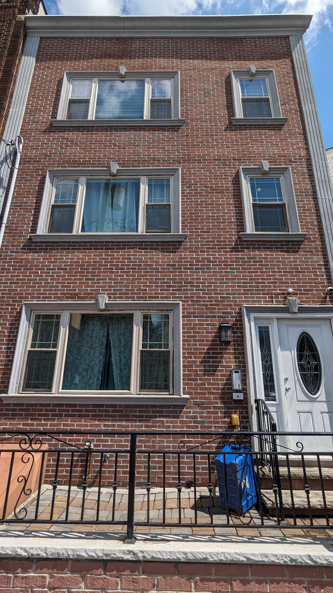 Foto del edificio - 74 Beacon Ave