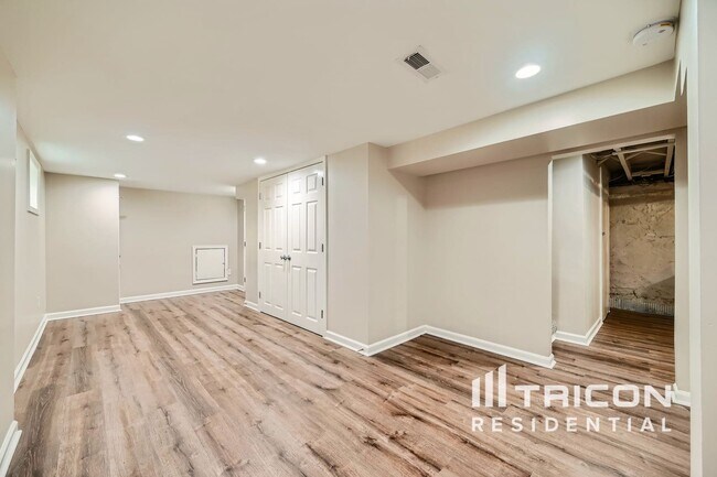 Building Photo - 7404 Park Dr
