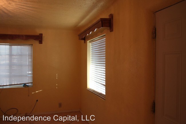 Building Photo - 502 W Animas St