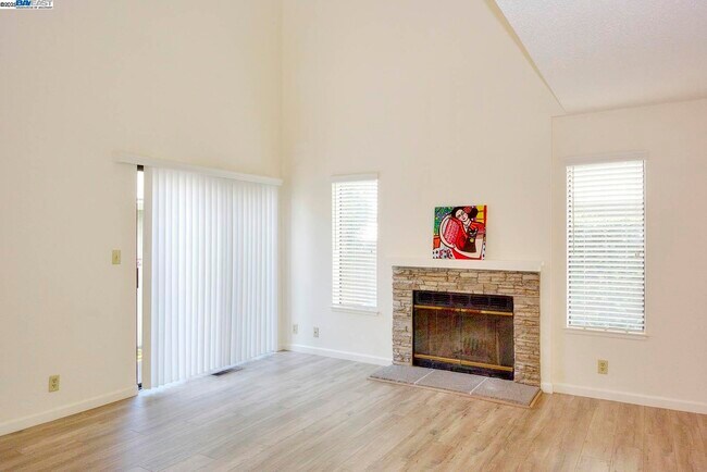 Foto del edificio - 2910 Liberty Dr