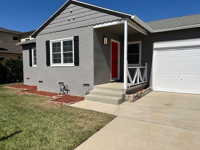 Building Photo - 5954 Balcom Ave