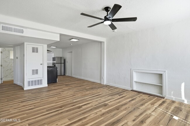 Building Photo - 8929 Robert Dr