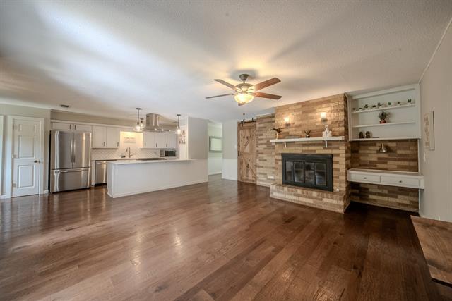 Building Photo - 807 Eastcliff Dr