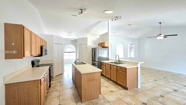 Foto del edificio - 1699 Landfair Ave