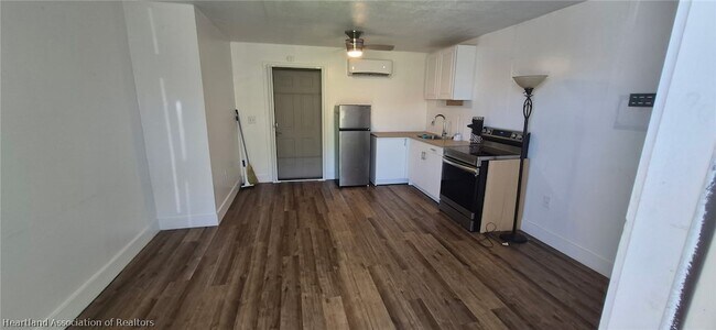 Foto del edificio - 404 N Ridgewood Dr