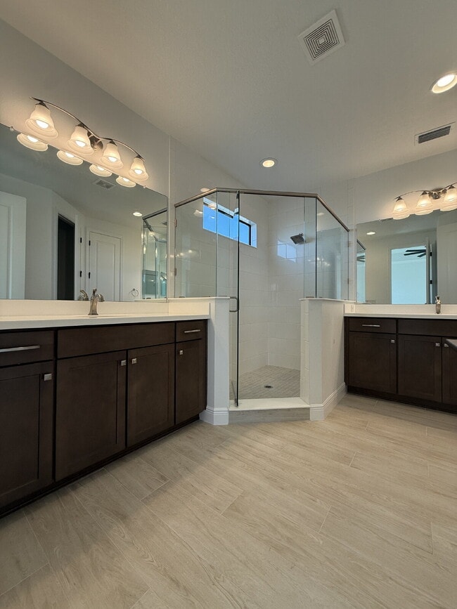 Foto del edificio - 3BR/3.5BA two-story home with 2-car garage in Sierra Cove!