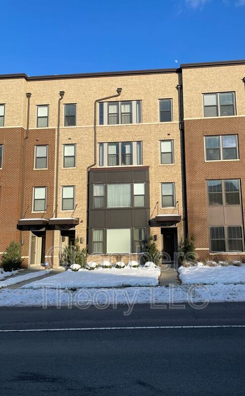 Primary Photo - 204 Van Buren St