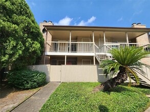 Building Photo - 2110 Wilcrest Dr