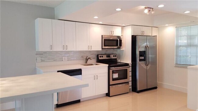 Building Photo - 575 Oaks Ln