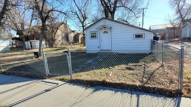 Building Photo - Cute 1 bedroom house close to downtown