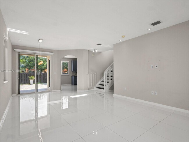 Foto del edificio - 15392 SW 25th Terrace