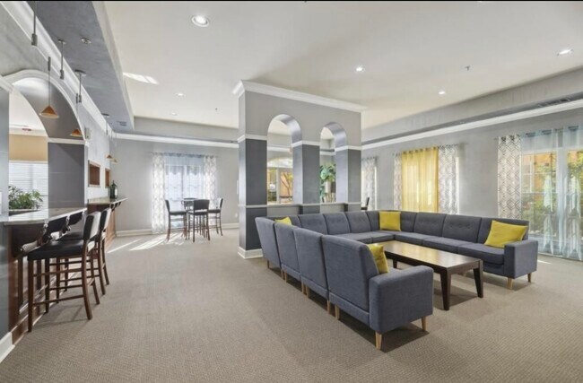 Foto del edificio - 10 Perimeter Summit Blvd NE