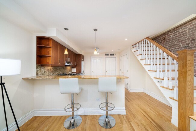 Foto del edificio - 1204 Bloomfield St