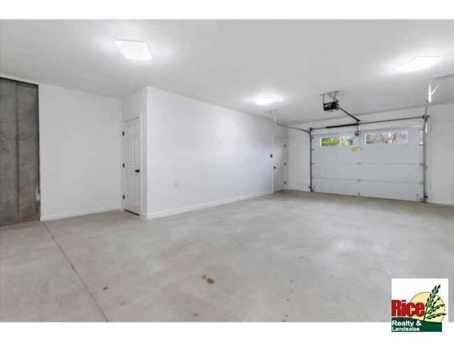 Foto del edificio - New build townhome available this spring!