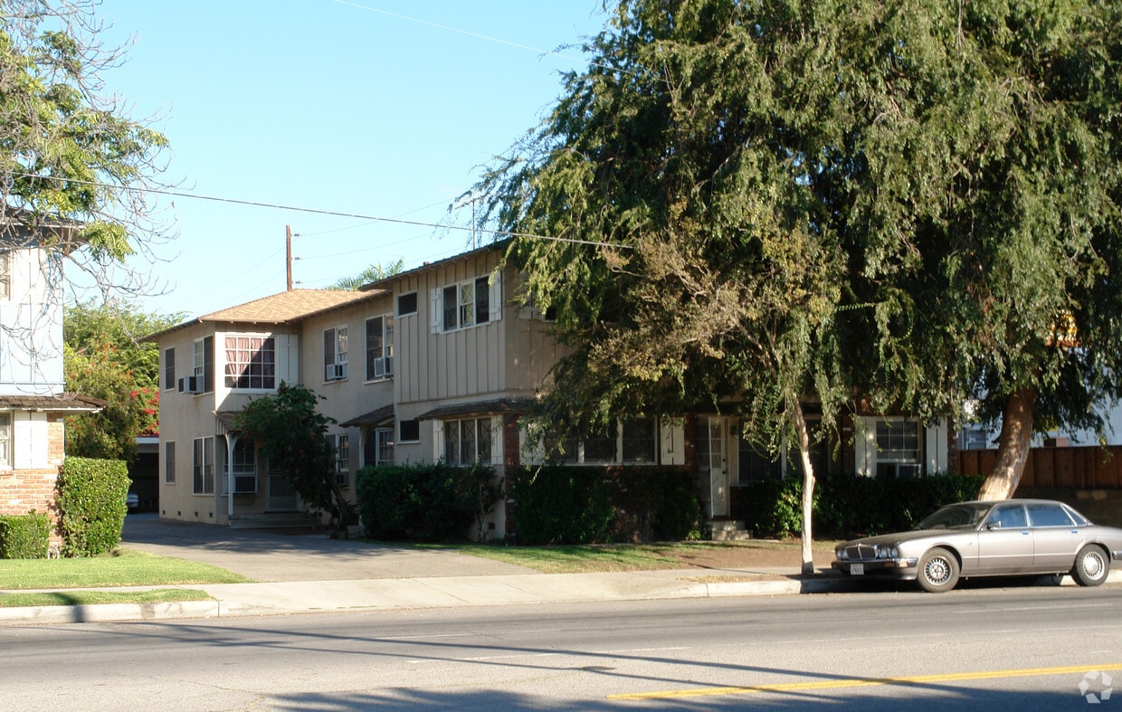 Primary Photo - 5624 Whitsett Ave