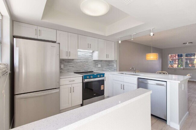 Foto del edificio - This 1 bedroom, 1 bathroom unit has been completed renovated in Palm Harbor