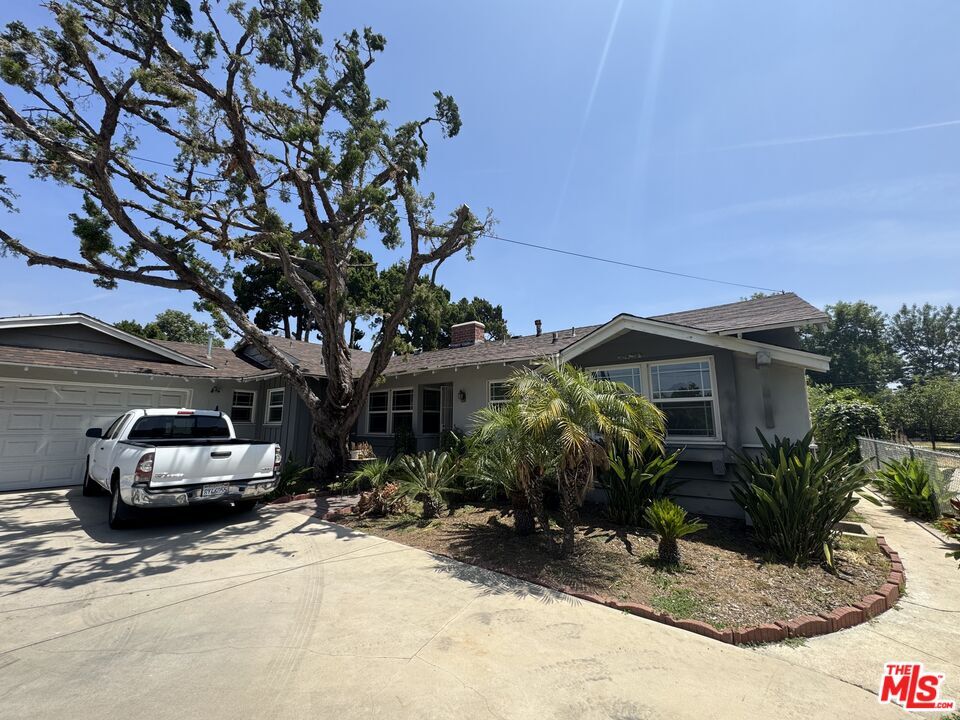 Primary Photo - 8936 Balboa Blvd