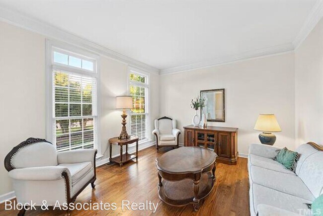 Foto del edificio - 5 br, 4.5 bath House - 2313 Narrawood St