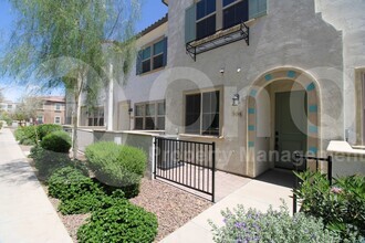 Building Photo - 2664 S Peppertree Dr