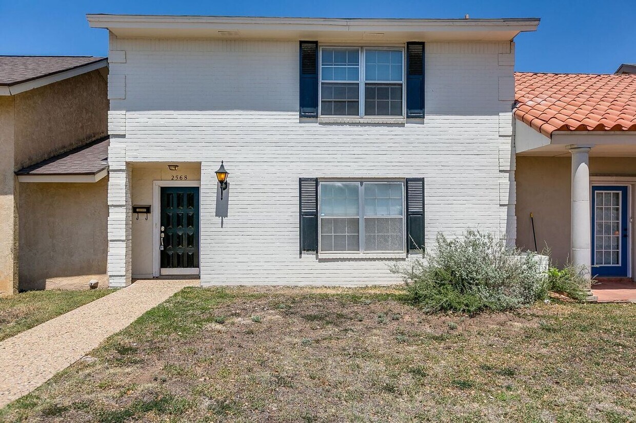 Primary Photo - PAY NO SECURITY DEPOSIT! Beautiful Spaciou...