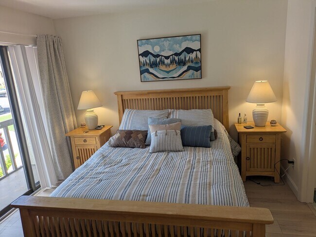 Building Photo - SEASONAL/SHORT TERM TURNKEY condo