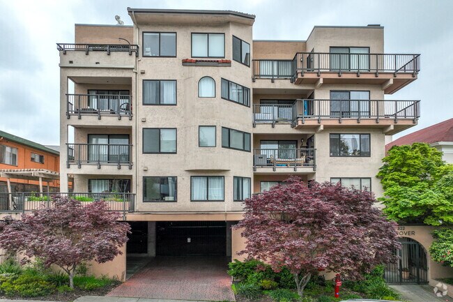 Building Front - 322 Hanover Ave Condominiums