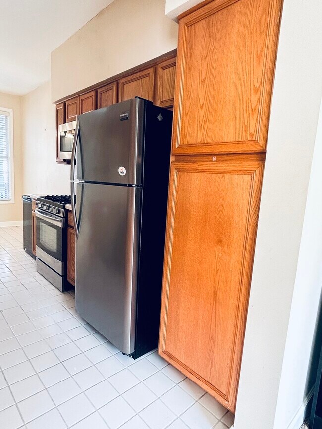 Foto del edificio - 988 Sheridan Cir