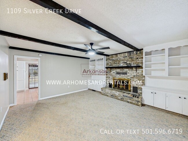 Foto del edificio - 1109 Silver Creek Dr