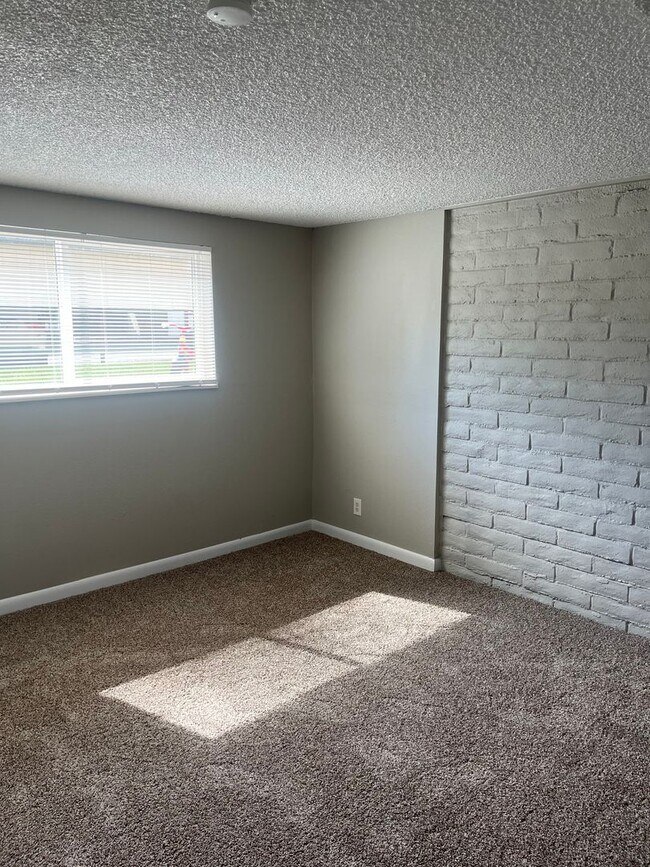 Foto del edificio - 3 Bedroom 2 Bathroom Condo in Lakewood