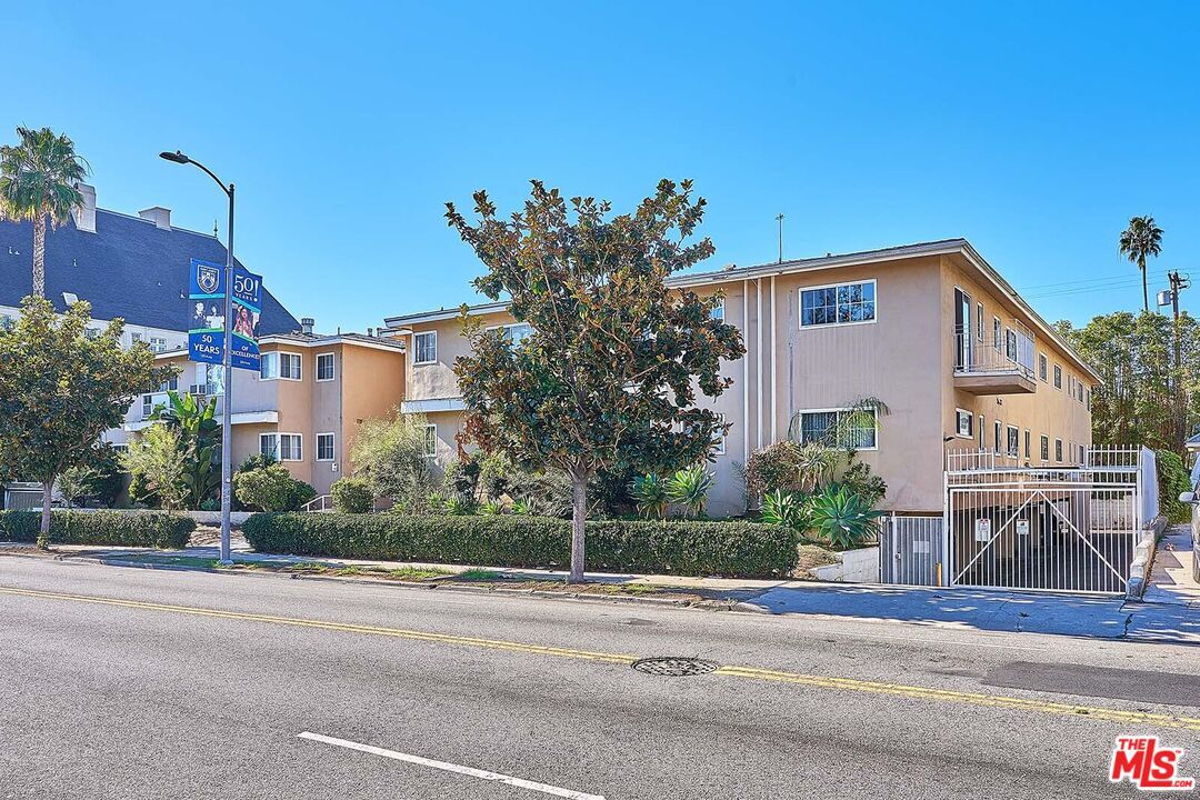 Foto principal - 443 S Wilton Pl