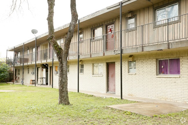 Building Photo - Oak Acres Apartments